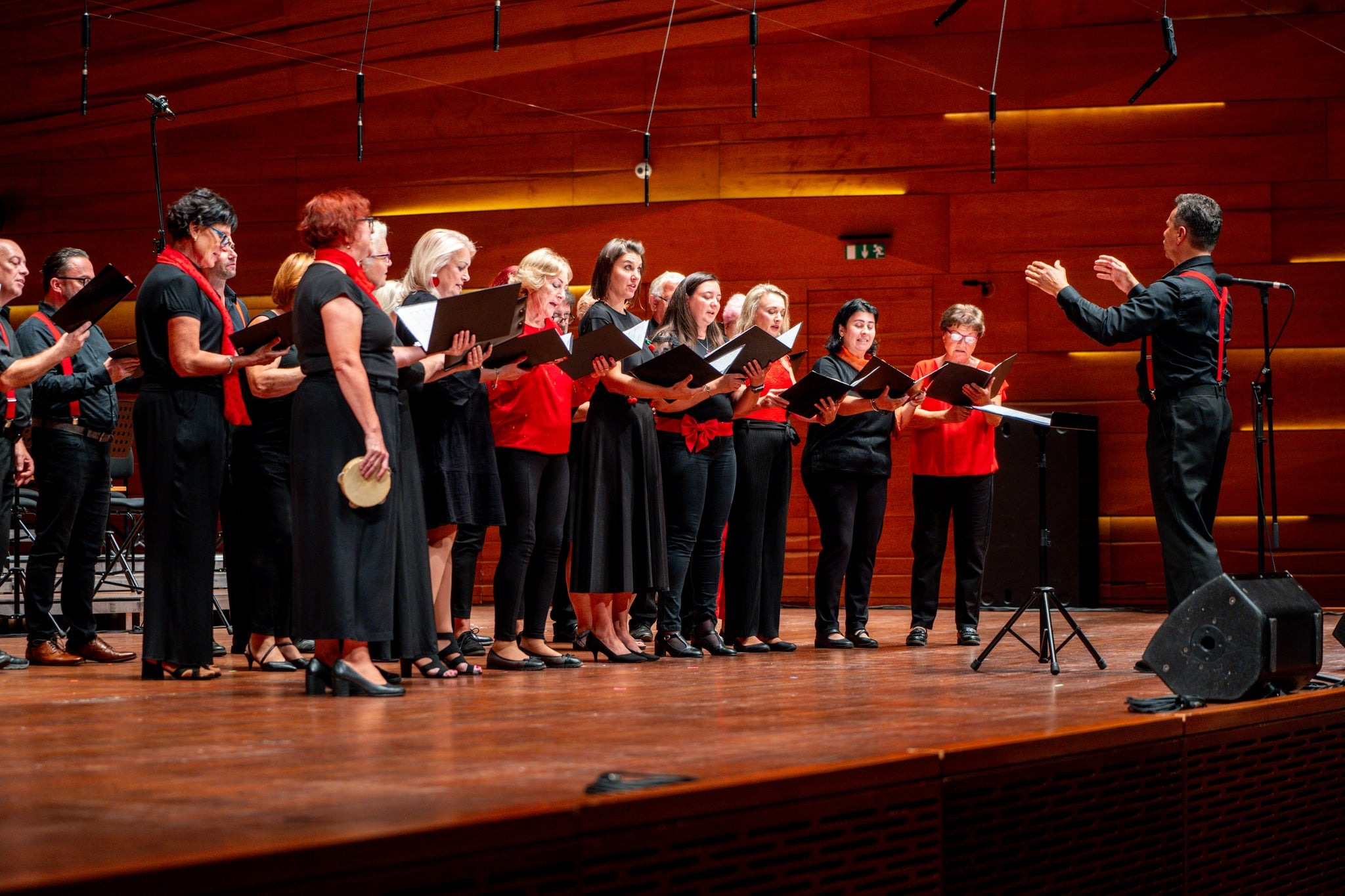 Élményfotók a Musica Aurea Vegyeskar koncertjeiről a Pécsett és Villányban megrendezett XXIX. Európai Bordalfesztiválon