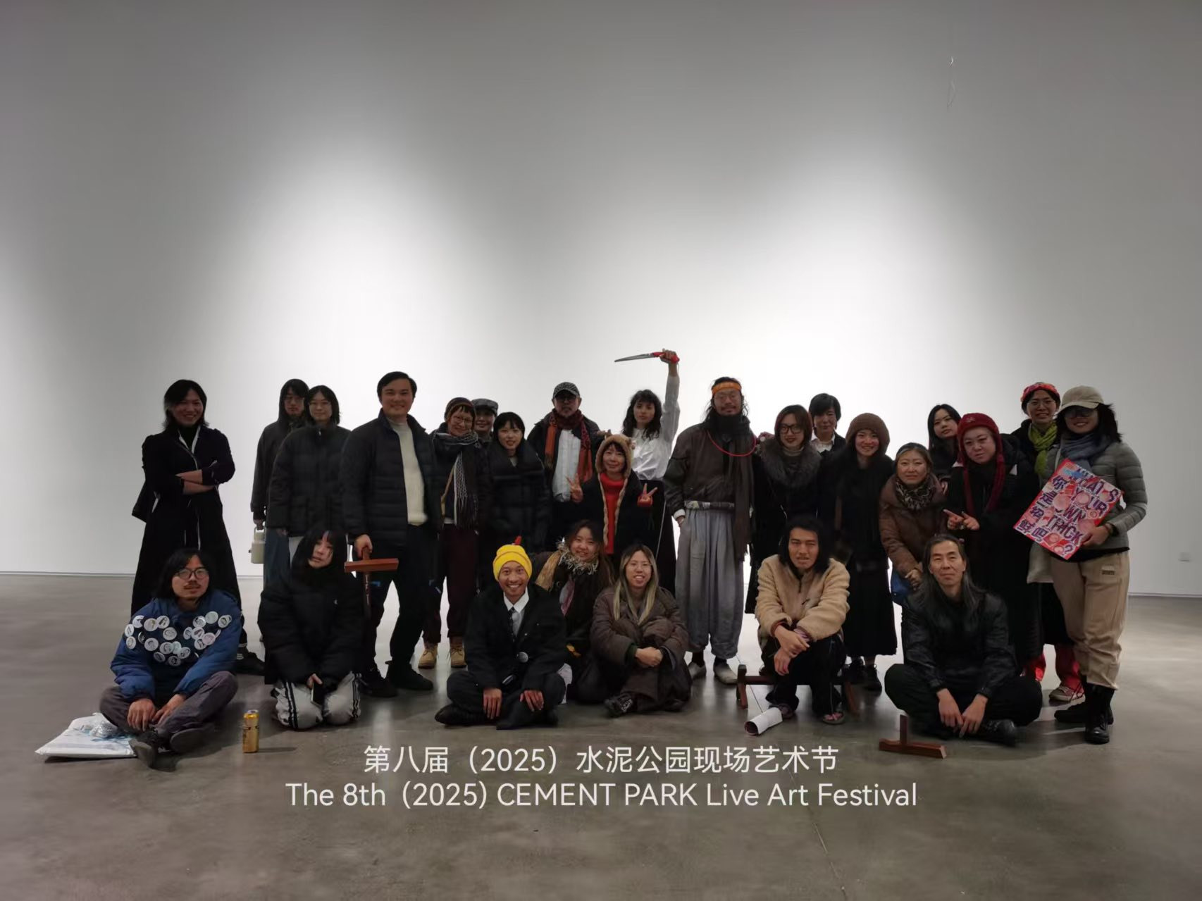 Élményfotók Mazán Anikó & Juhász Rokko performanszáról a Sanghaji TAI Galériából a 8. Cement Park Élőművészeti Fesztiválról