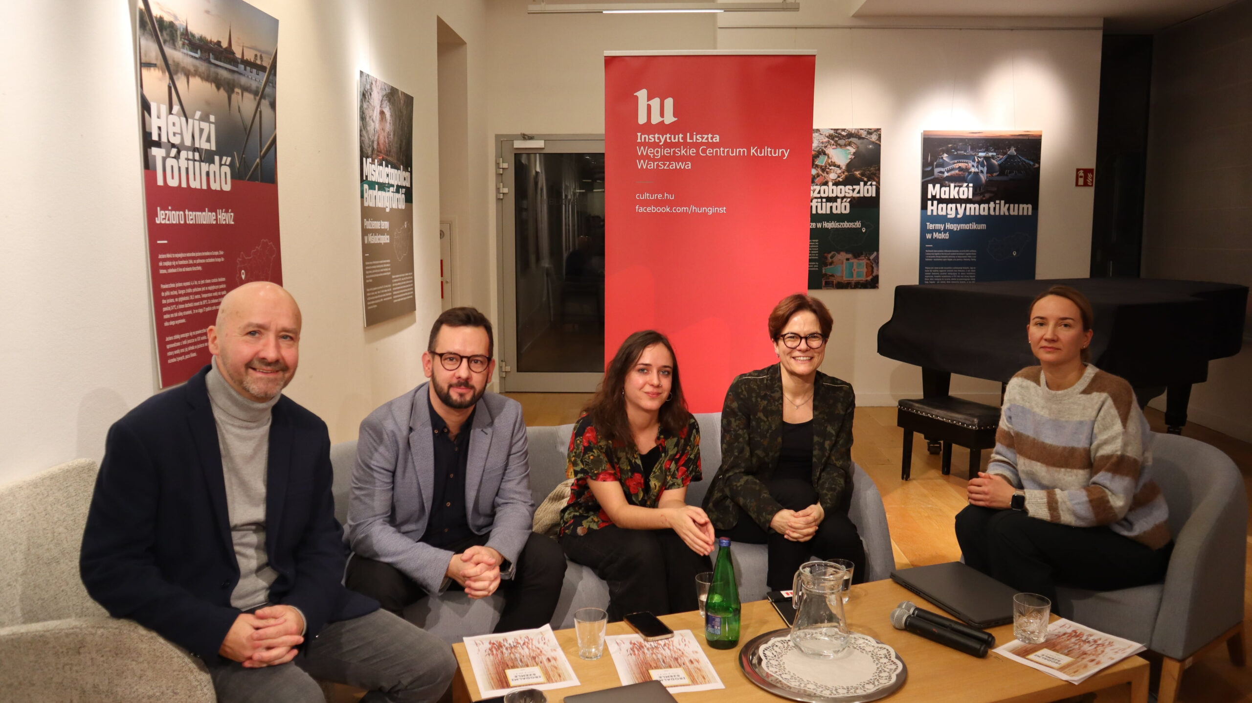 Élményfotók Varsóból, az Irodalmi Szemle Varsó-számának bemutatójáról