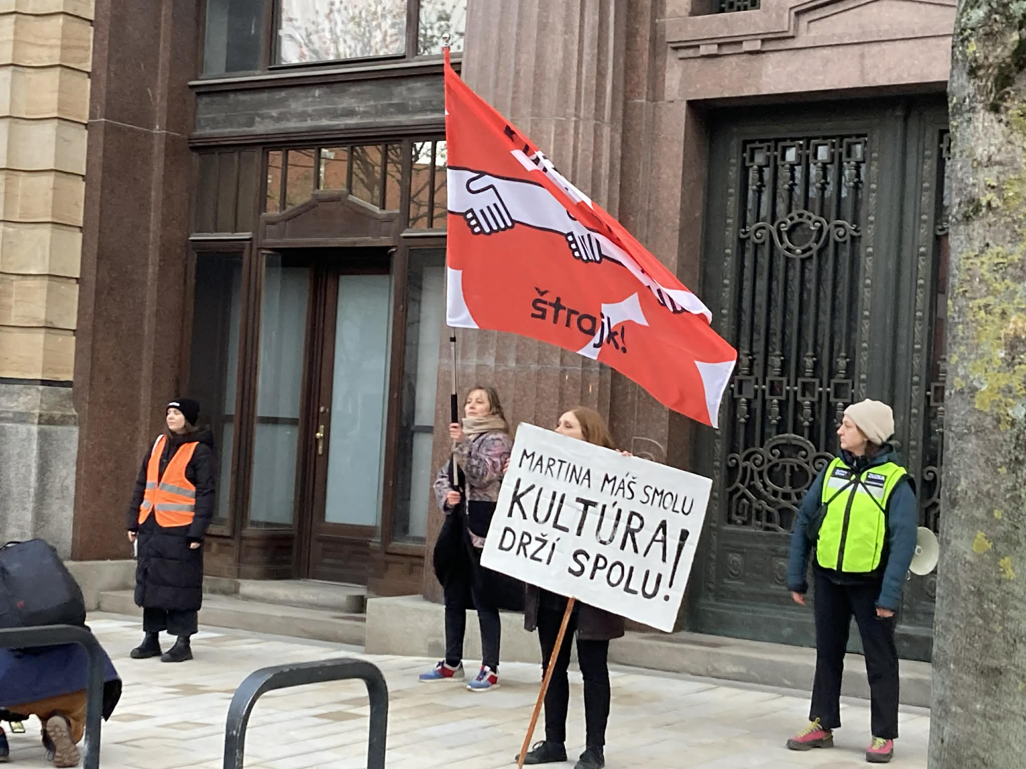 A Bázis tagjai a Nyílt kultúra! (Otvorená kultúra!) pozsonyi tiltakozásán