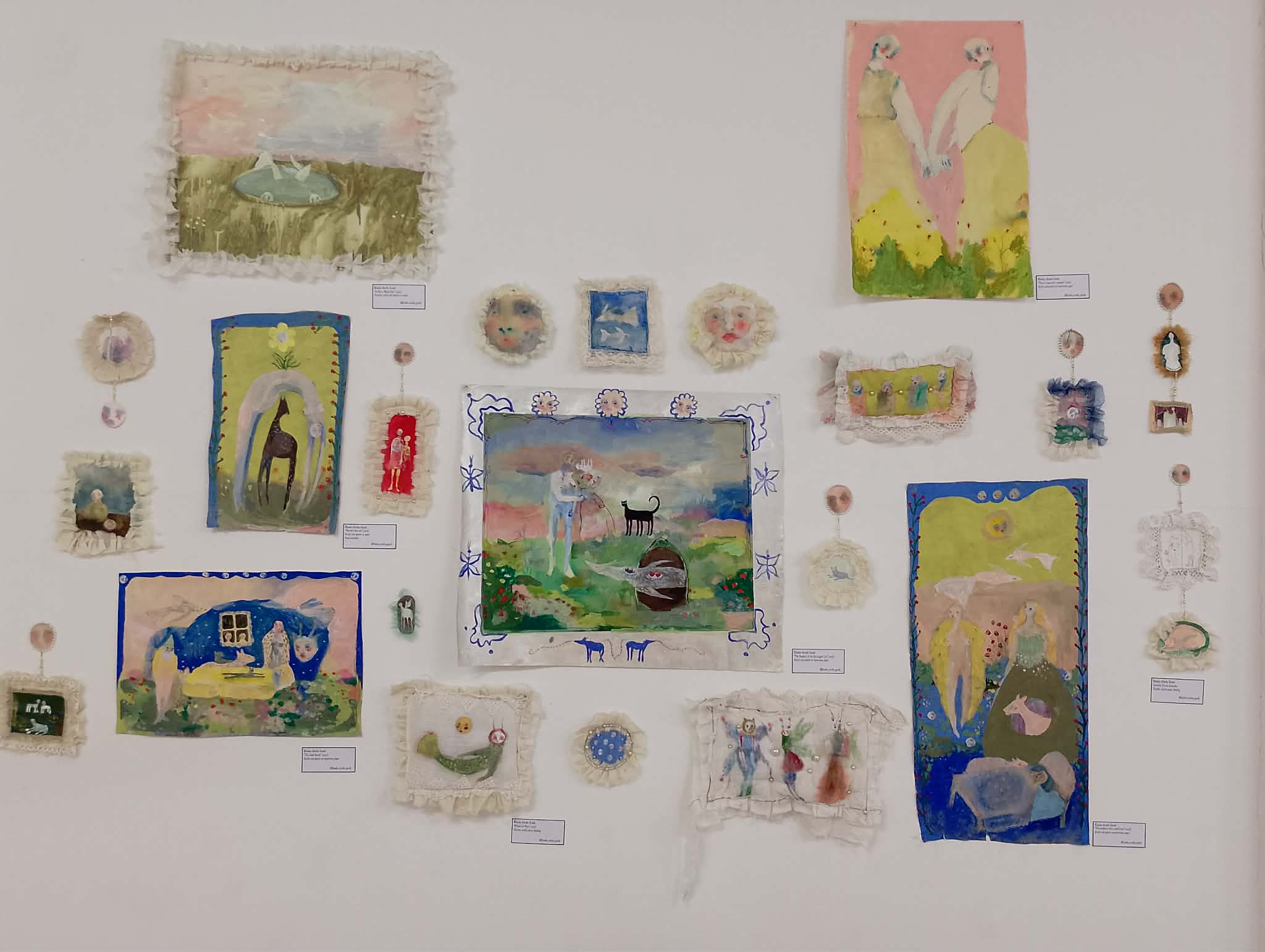 Gužák Avarka Klaudia festményei a Magán Mitológiák (Personal Mythology) című csoportos kiállításon Bristolban, a Centrespace galériában